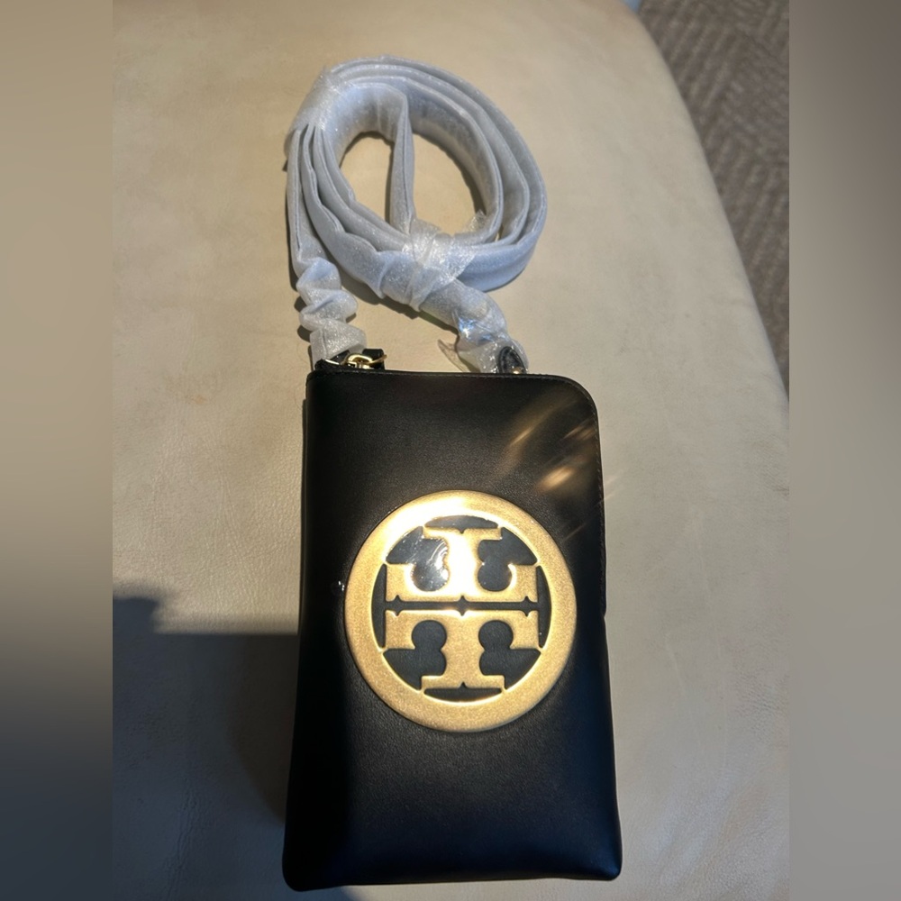 Tori burch bag fits 4 cards and a phone